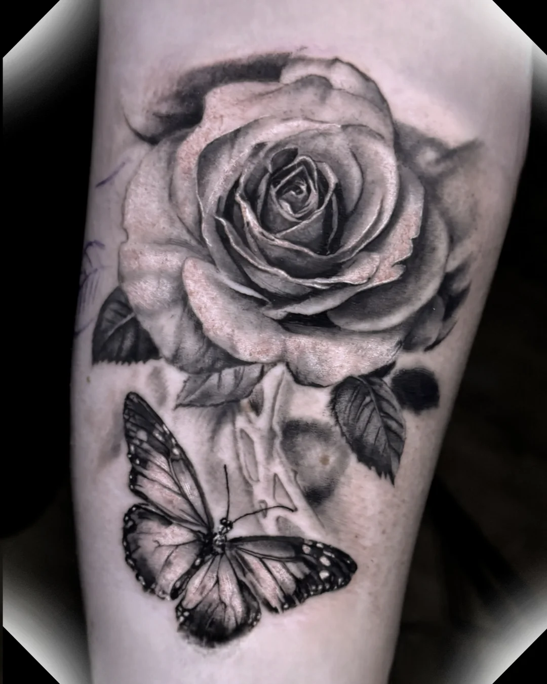 linda — Realistik Tattoo Bern — Berkunst Tattoo Utzenstorf