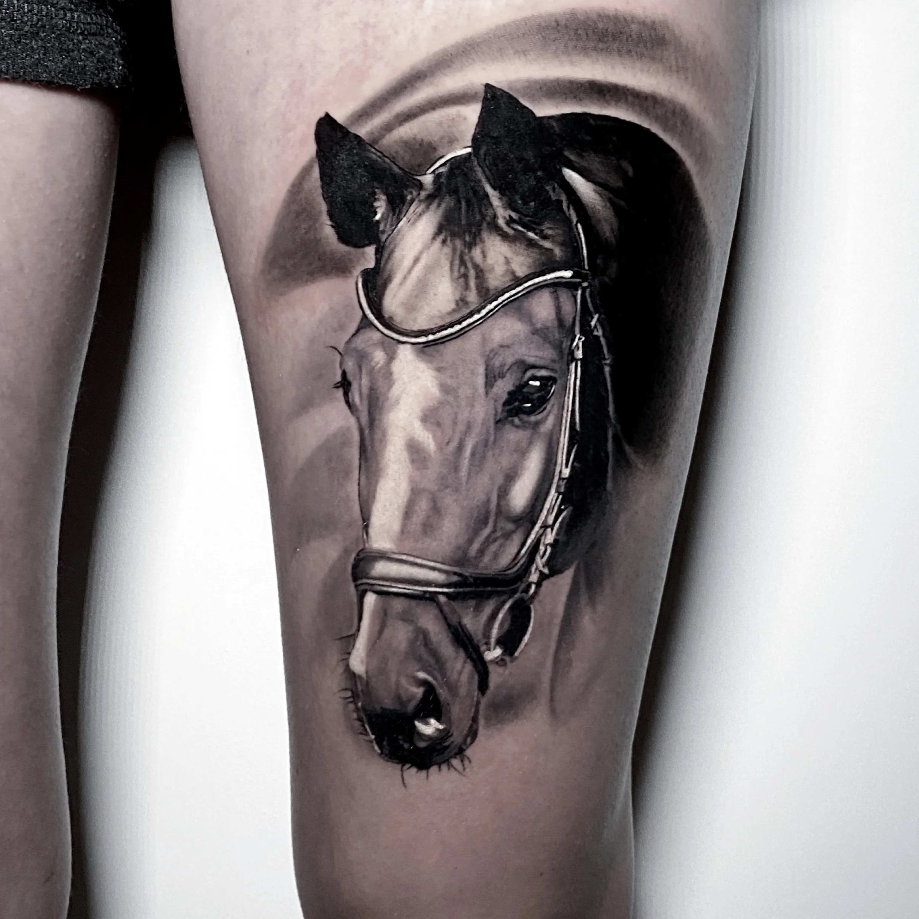 lo — Realistik Tattoo Bern — Berkunst Tattoo Utzenstorf