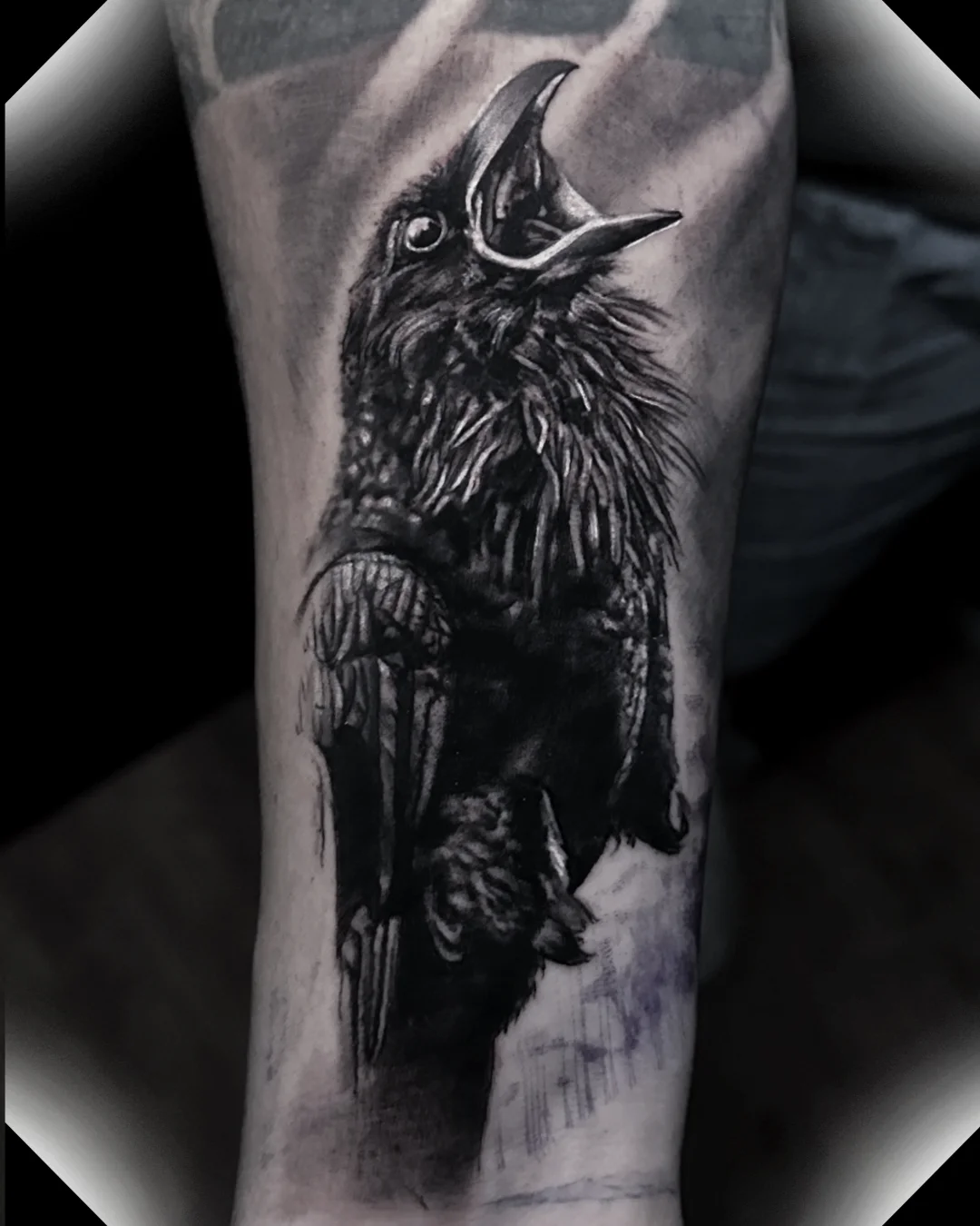 varju — Realistik Tattoo Bern — Berkunst Tattoo Utzenstorf