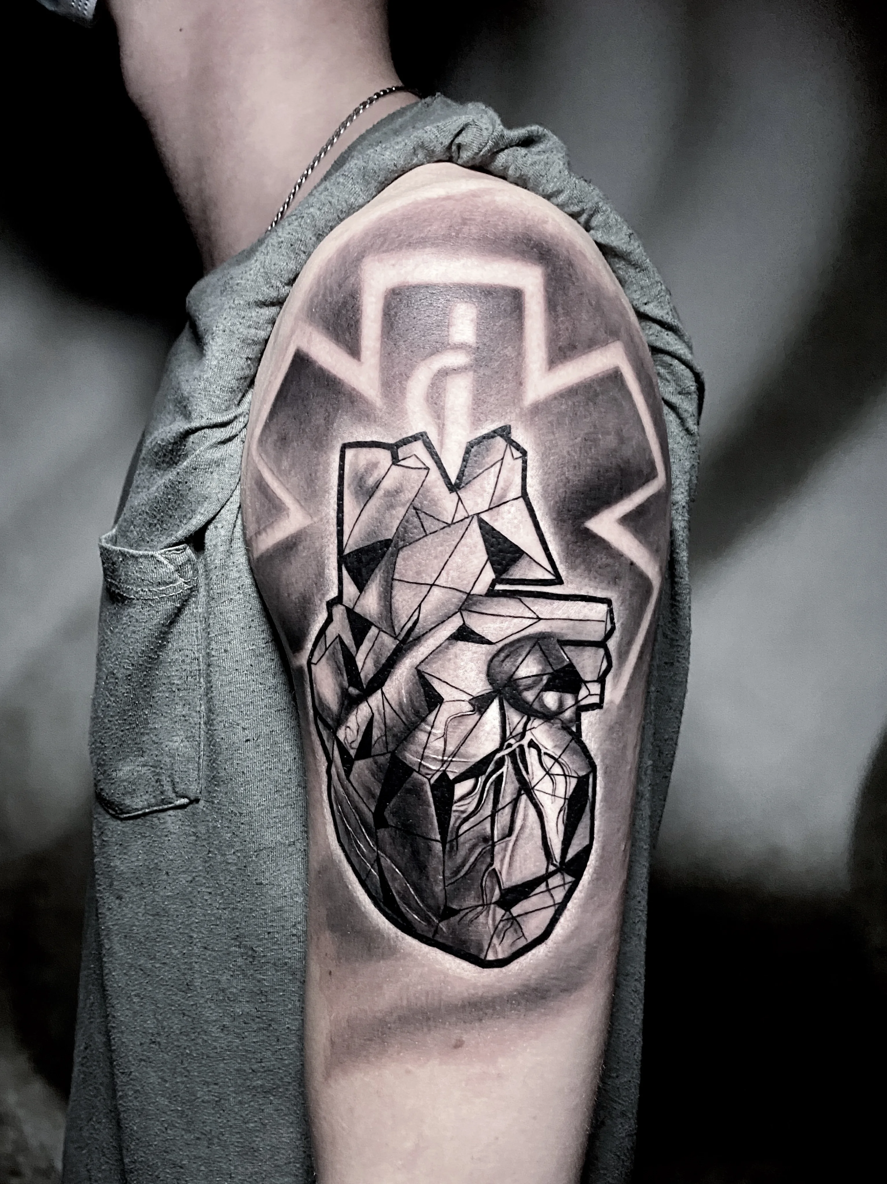 mentos — Realistik Tattoo Bern — Berkunst Tattoo Utzenstorf