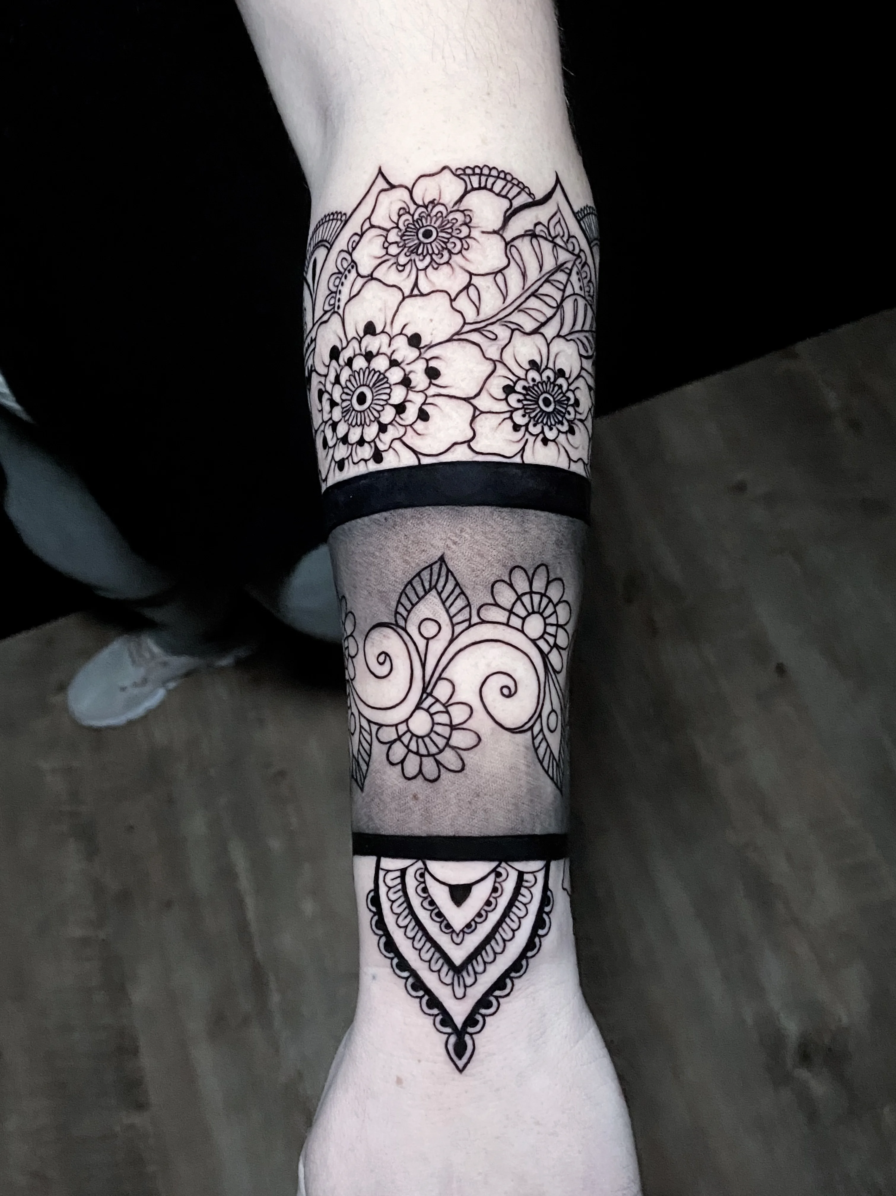 henna — Blackwork Tattoo Bern Solothurn — Berkunst Tattoo Utzenstorf