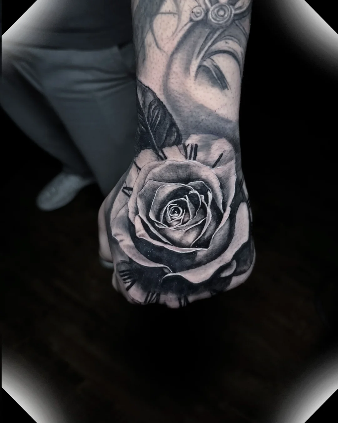 rozsakezfej — Realistik Tattoo Bern — Berkunst Tattoo Utzenstorf